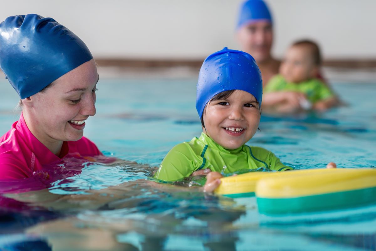 Schwimmen lernen in Ulm: Das richtige Alter und die besten O